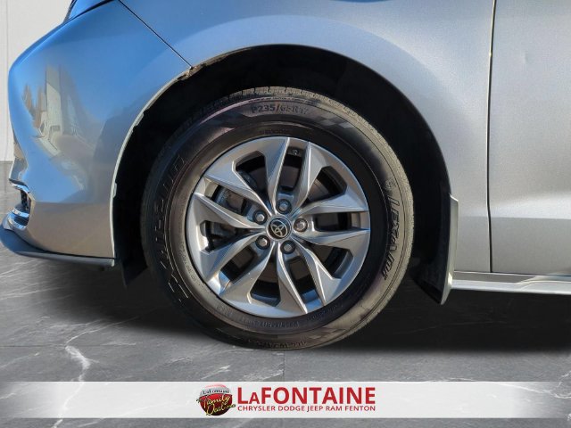 Used 2022 Toyota Sienna XLE AWD/4WD image 31
