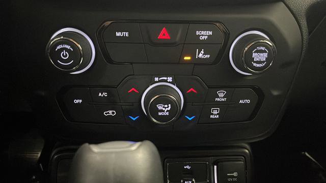 Used 2022 Jeep Renegade Latitude AWD/4WD image 17
