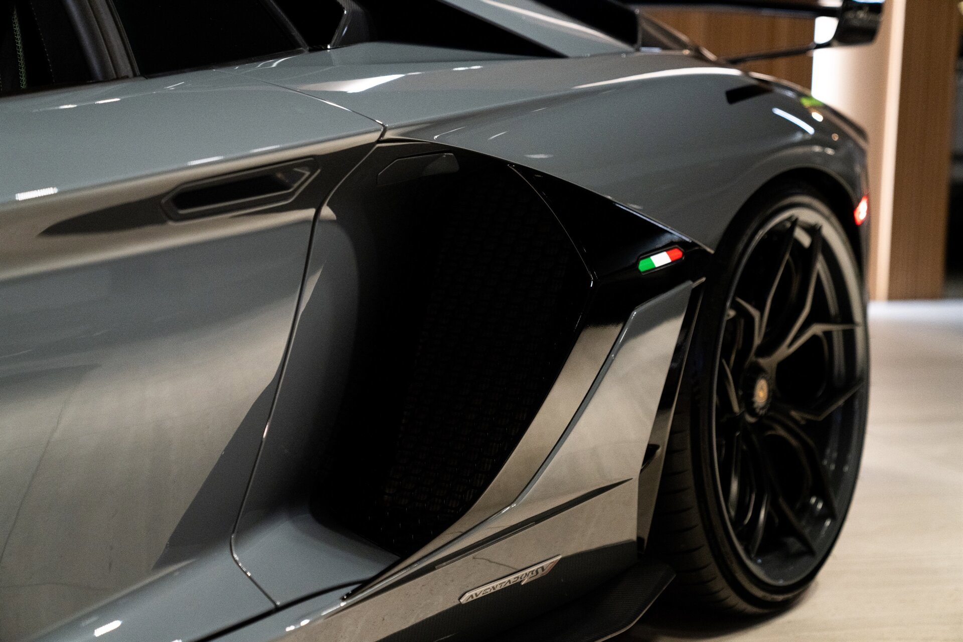 Used 2020 Lamborghini Aventador SVJ AWD/4WD image 35