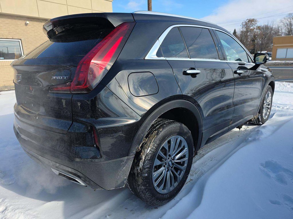 Used 2024 Cadillac XT4 Premium Luxury image 2