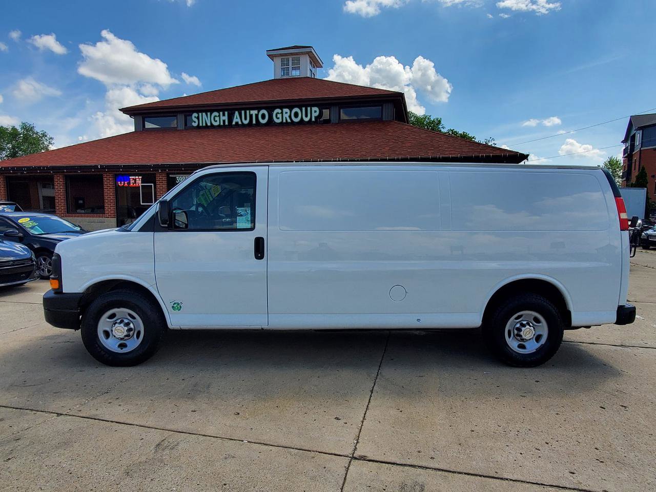 Used 2014 Chevrolet Express 3500 Extended RWD image 5