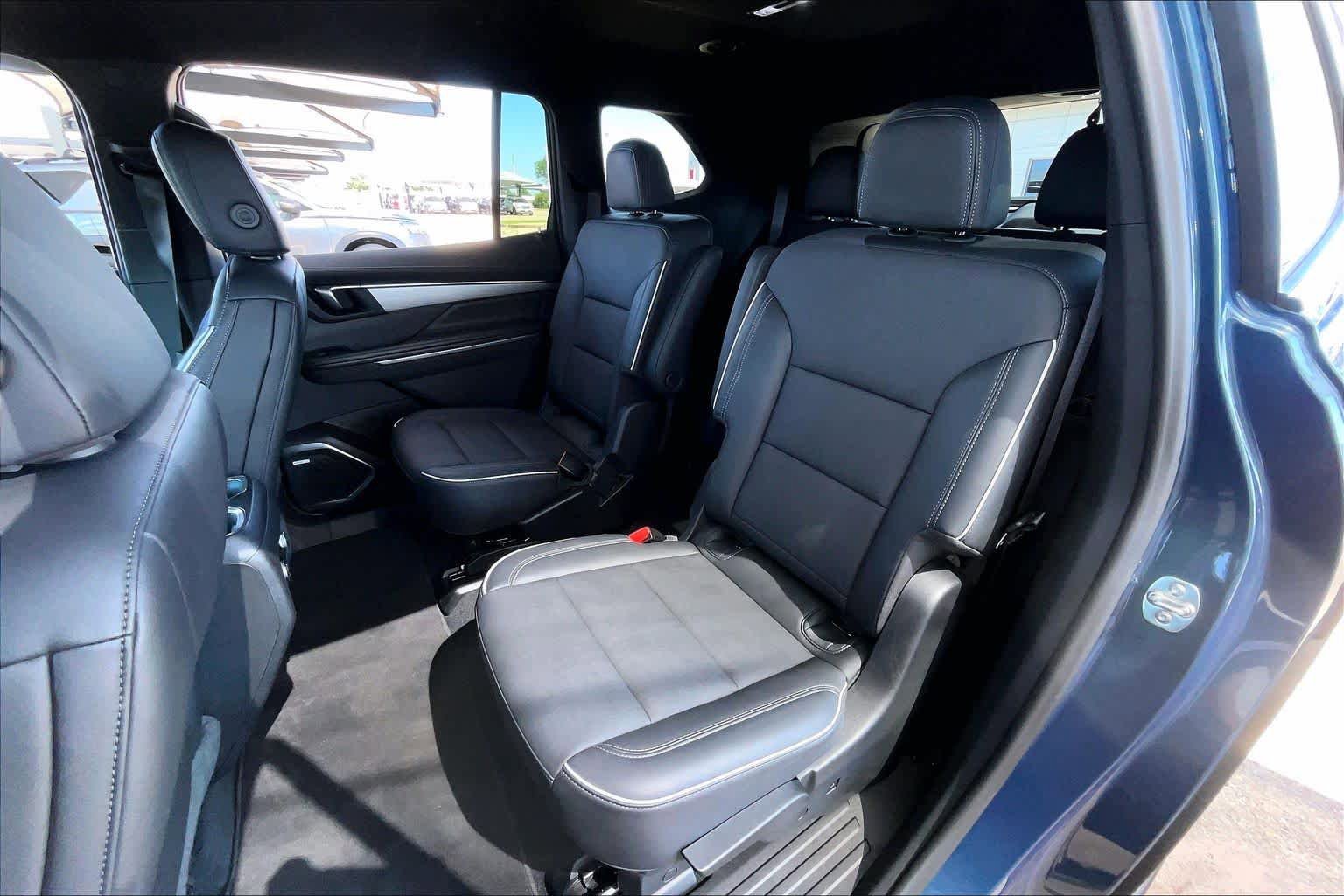 Used 2025 Buick Enclave Preferred w/ Power Package FWD image 19