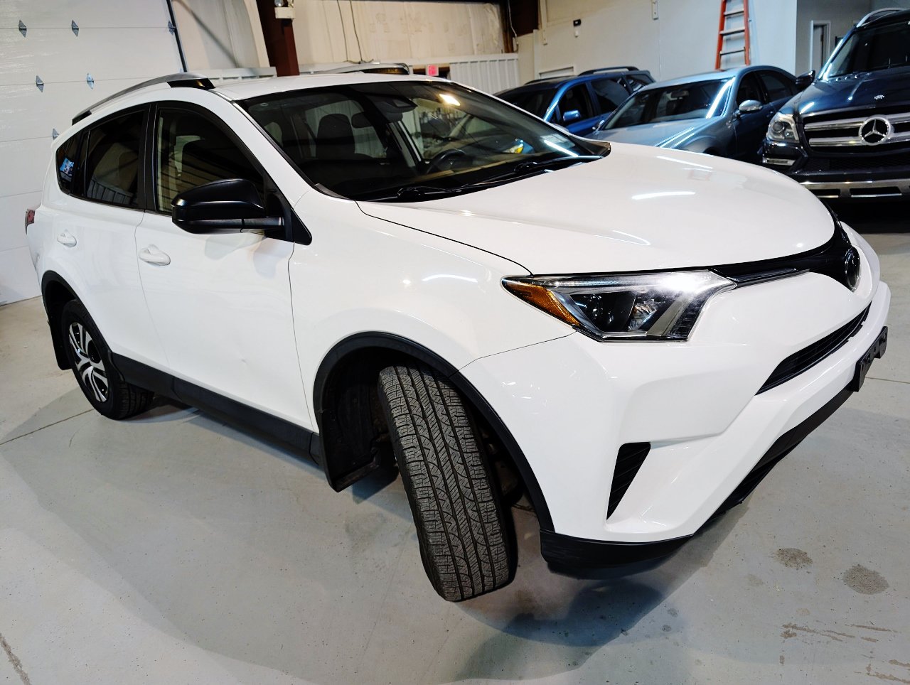 Used 2017 Toyota RAV4 LE w/ All Weather Liner Package AWD/4WD image 8