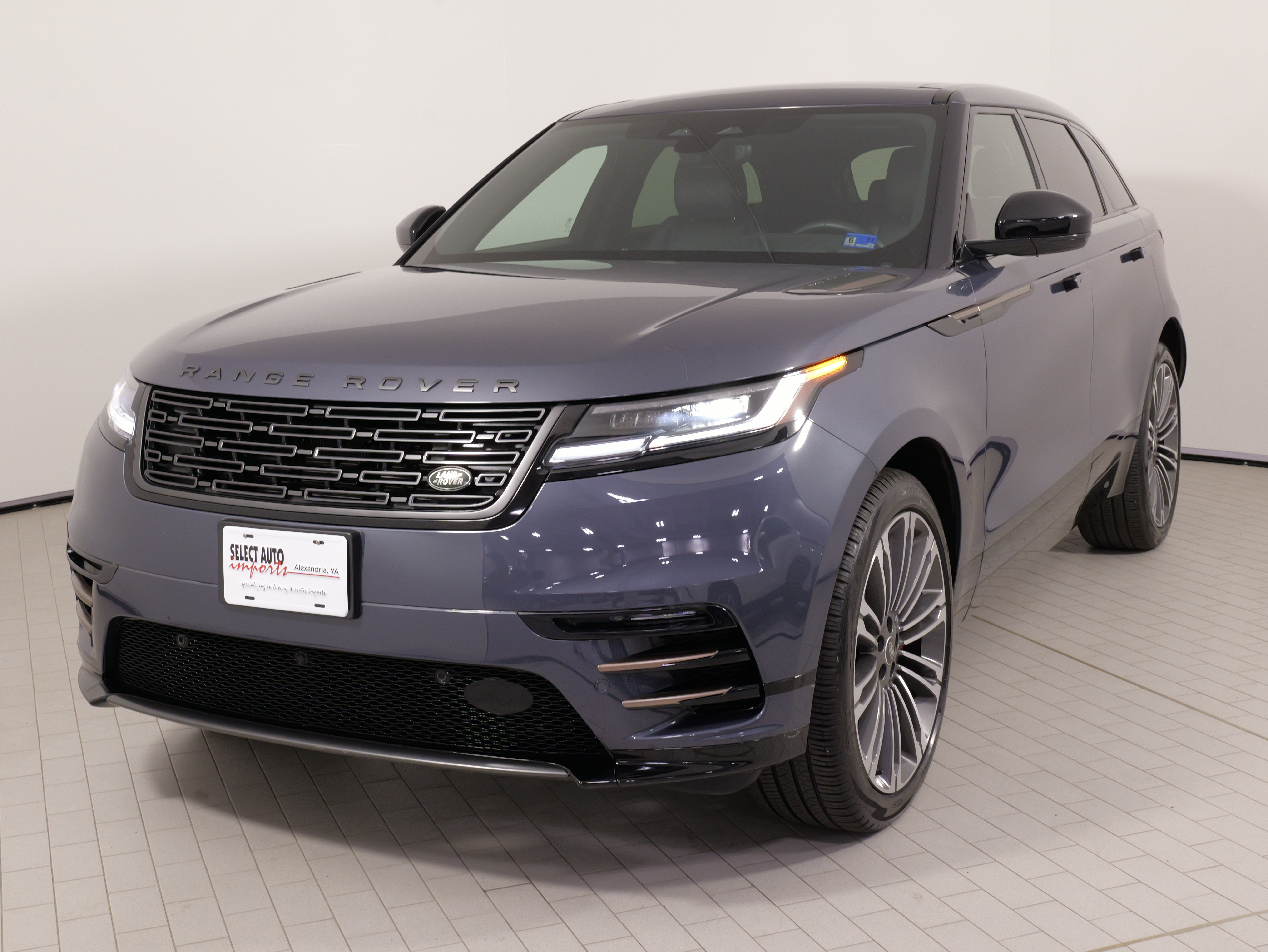Used 2024 Land Rover Range Rover Velar Dynamic SE AWD/4WD image 5