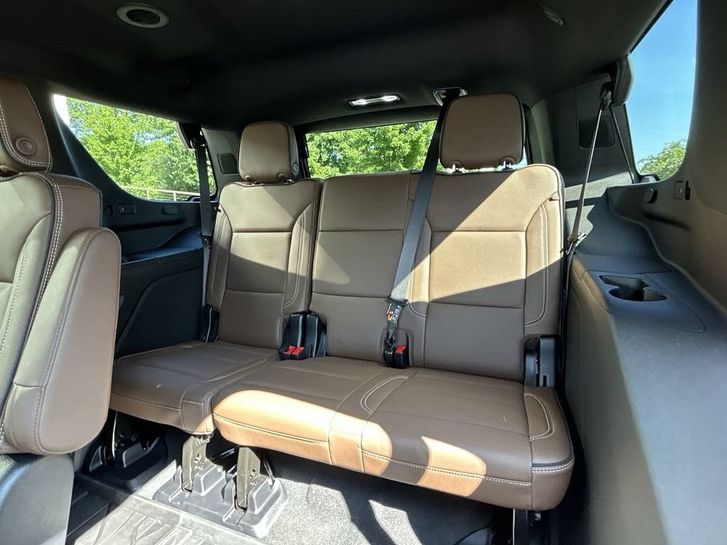 Used 2025 Chevrolet Tahoe High Country AWD/4WD image 24
