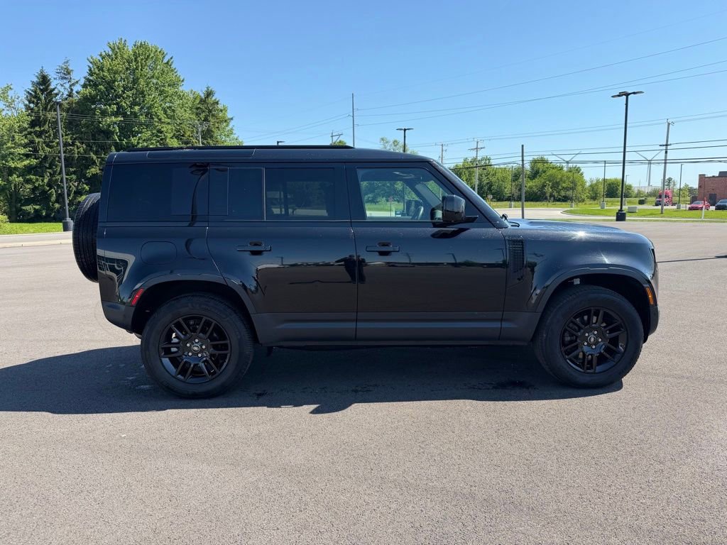 Used 2025 Land Rover Defender 110 S AWD/4WD image 4