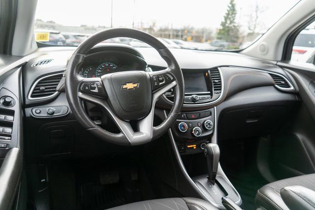 Used 2022 Chevrolet Trax LT w/ LT Convenience Package image 13