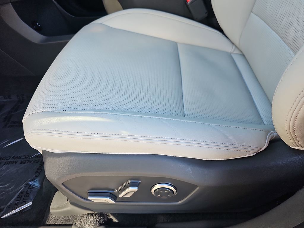 Used 2024 Hyundai Santa Fe Limited image 31