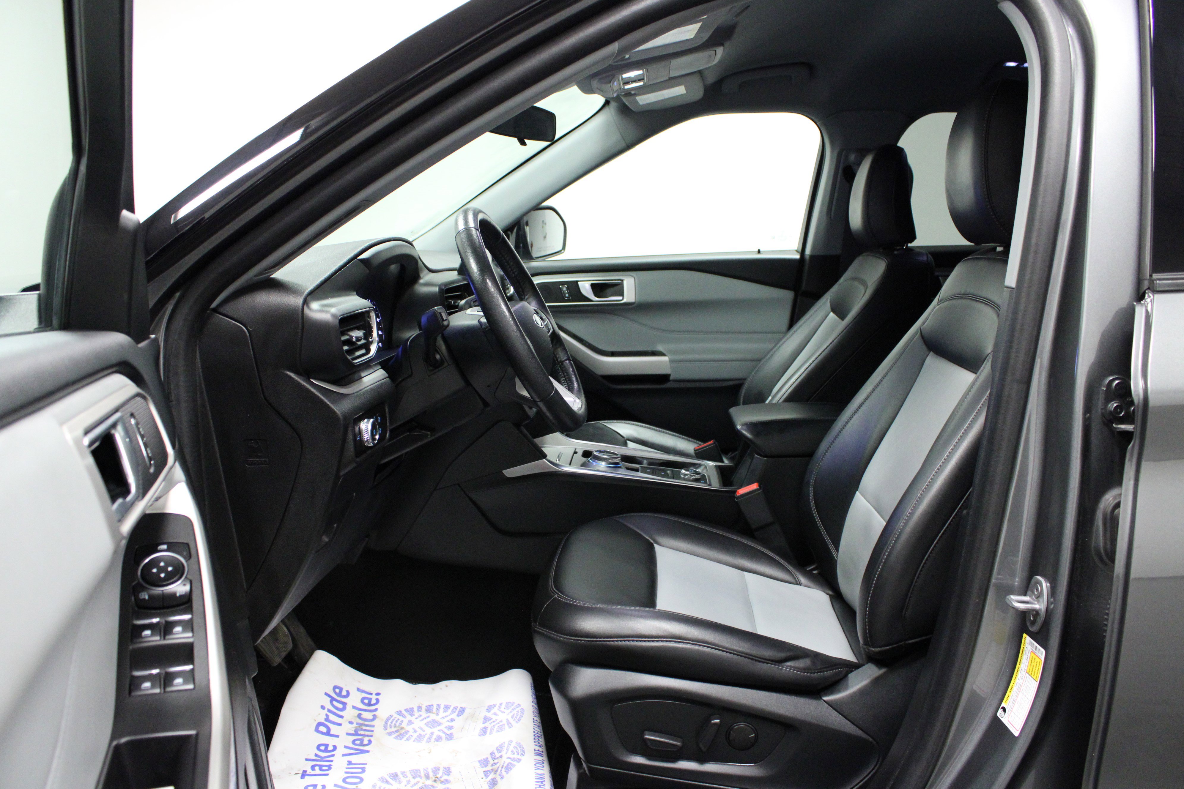 Used 2023 Ford Explorer XLT w/ Equipment Group 202A image 12