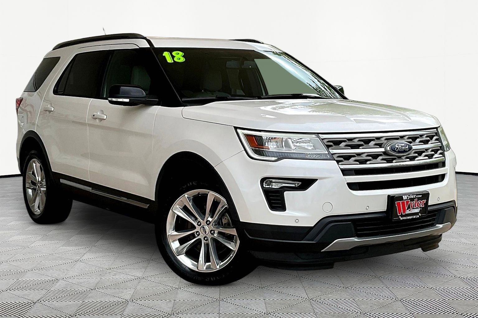 Used 2018 Ford Explorer XLT AWD/4WD image 3