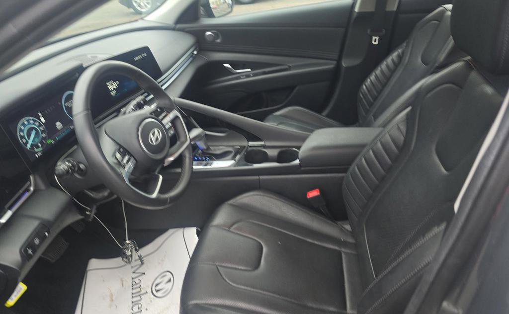 Used 2024 Hyundai Elantra Limited image 11