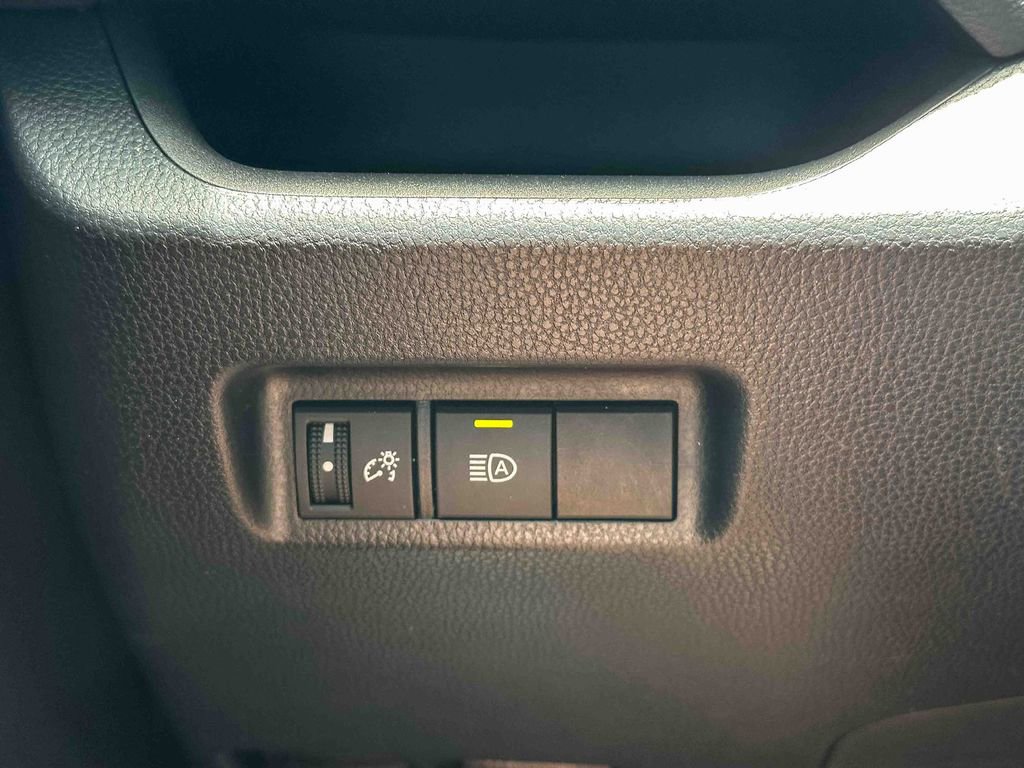 Used 2020 Toyota RAV4 LE FWD image 35