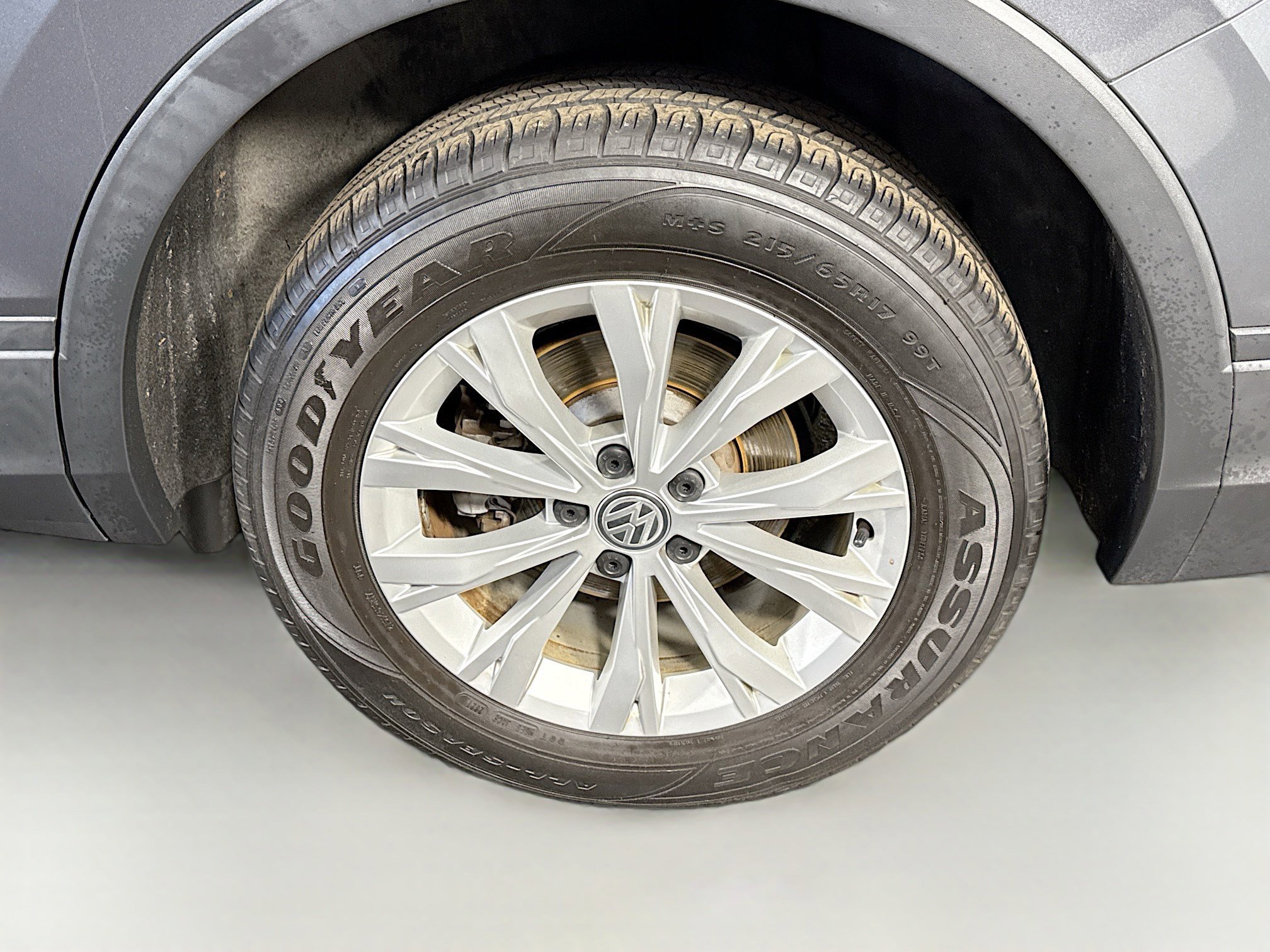 Used 2020 Volkswagen Tiguan S image 36