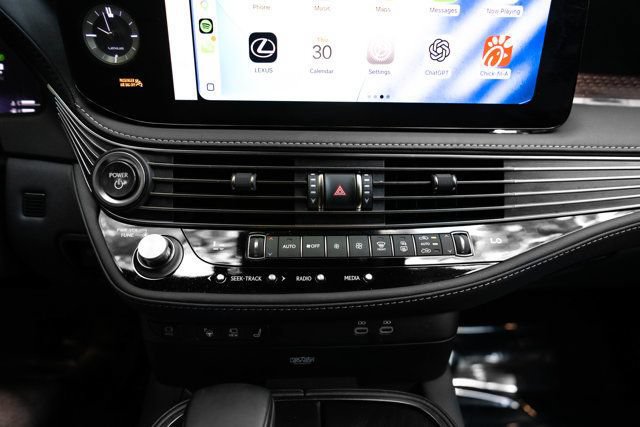 Used 2023 Lexus LS 500h AWD w/ Luxury Package image 40