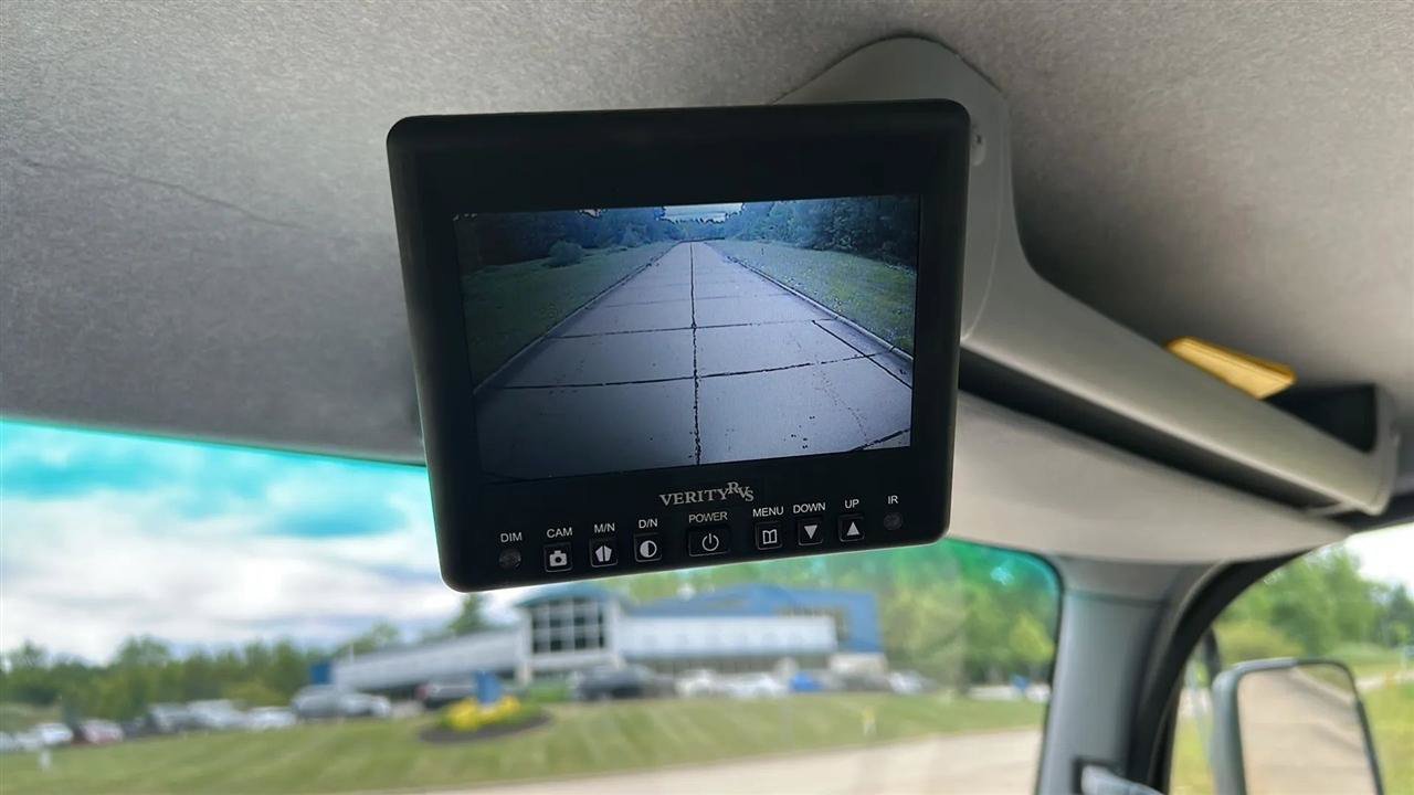 Used 2018 Isuzu NPR RWD image 38