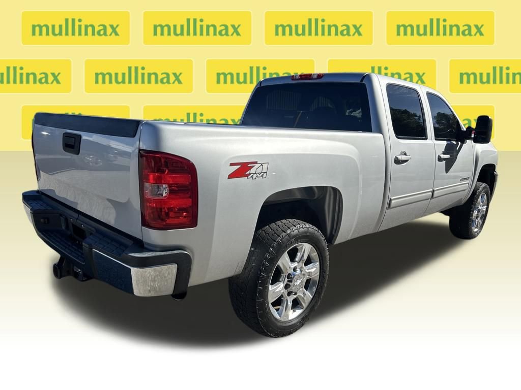 Used 2011 Chevrolet Silverado 2500 LT w/ Suspension Package, Off-Road image 2