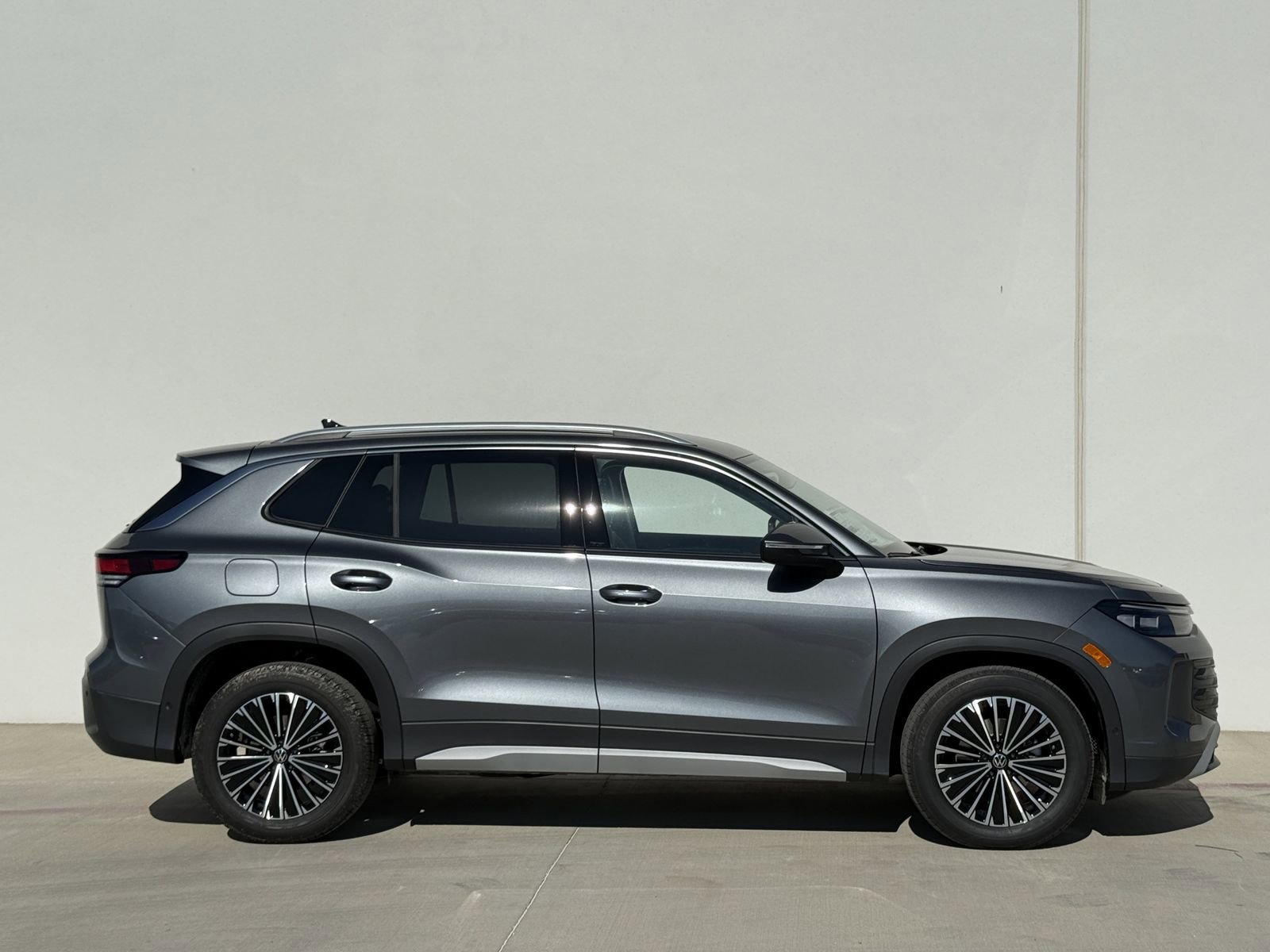 New 2026 Volkswagen Tiguan S FWD image 4