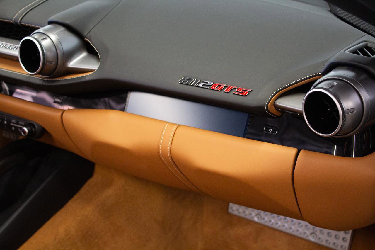 Used 2021 Ferrari 812 GTS RWD image 13