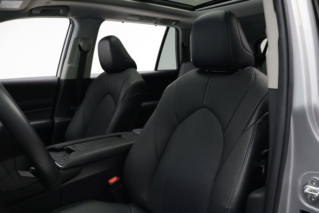 Used 2024 Toyota Grand Highlander Limited image 13