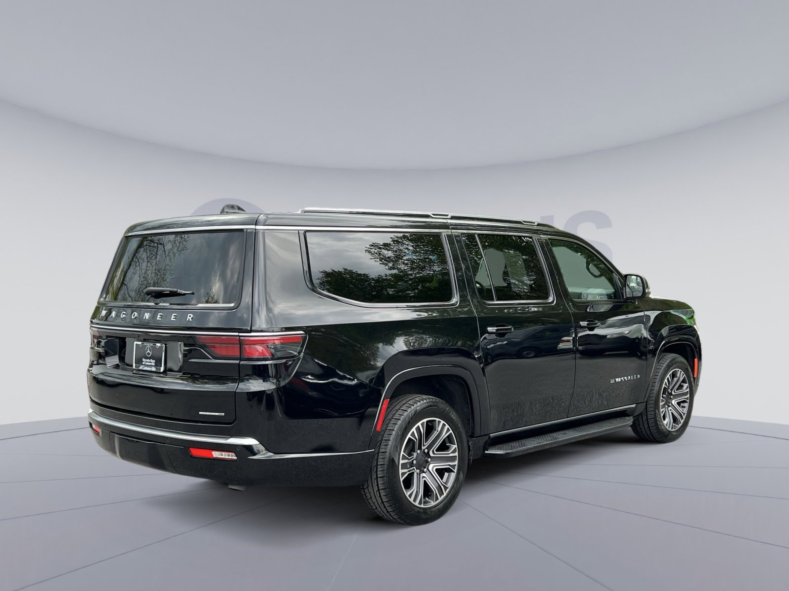 Used 2024 Jeep Wagoneer L Series II w/ Flexible Seating Group AWD/4WD image 5