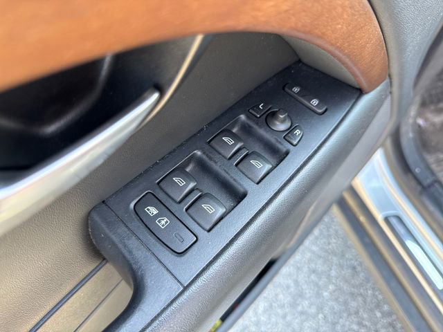 Used 2010 Volvo XC70 3.2 image 21