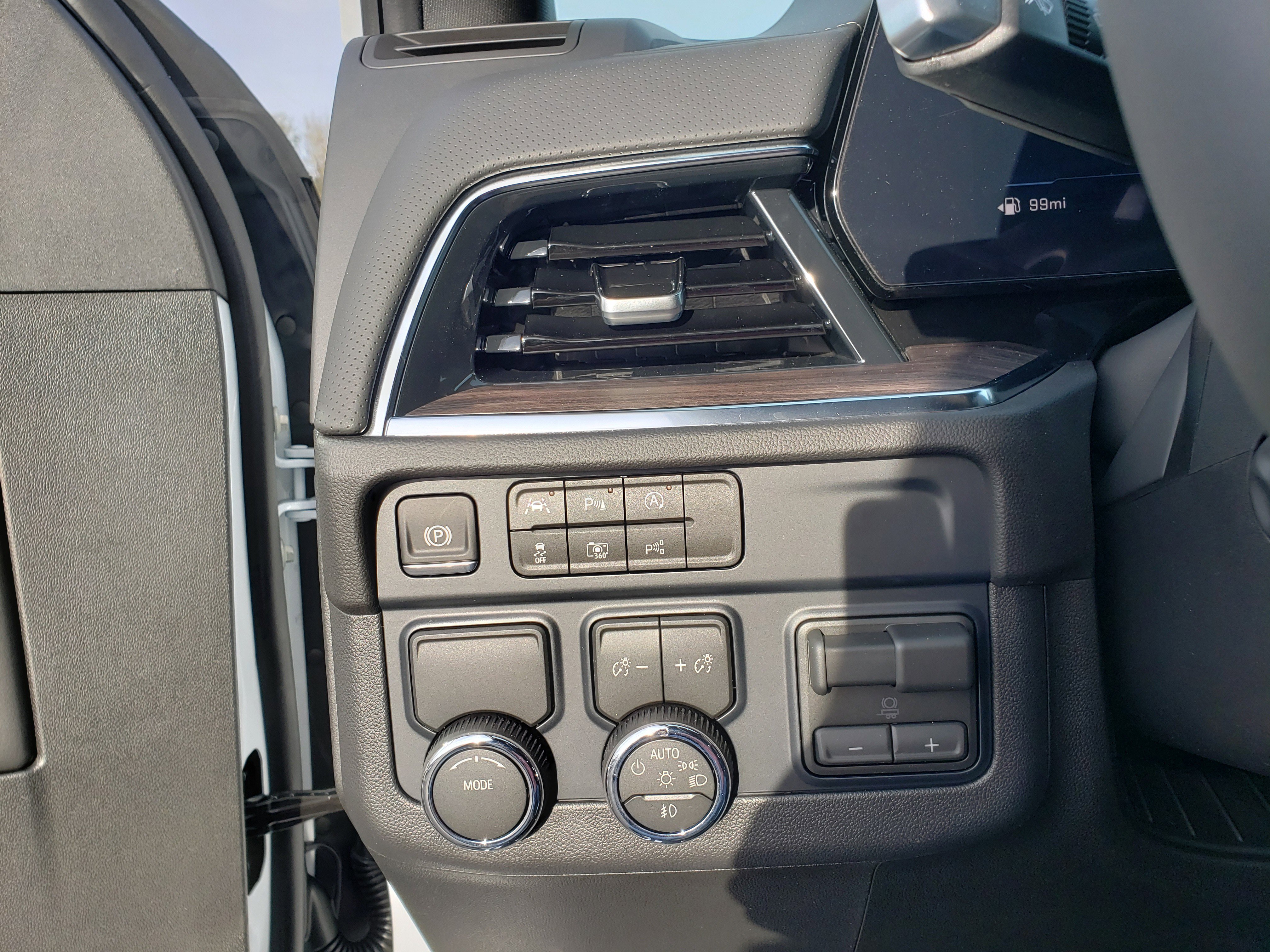 New 2026 Chevrolet Suburban Premier image 16