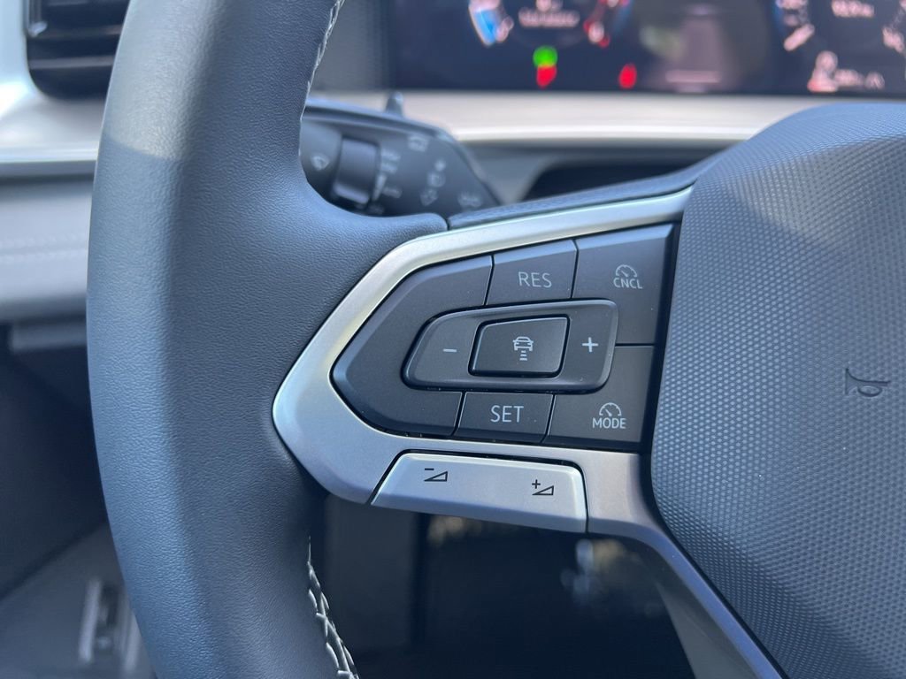 New 2025 Volkswagen Tiguan SE image 30