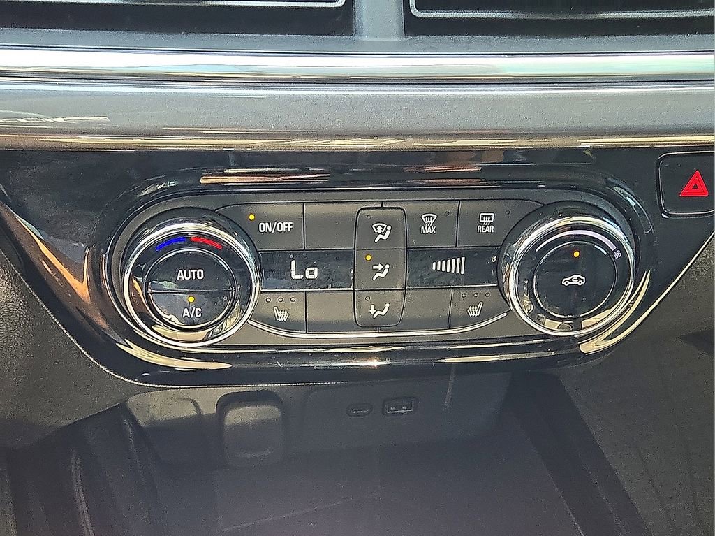 Used 2025 Chevrolet Trax ACTIV w/ Driver Confidence Package image 28