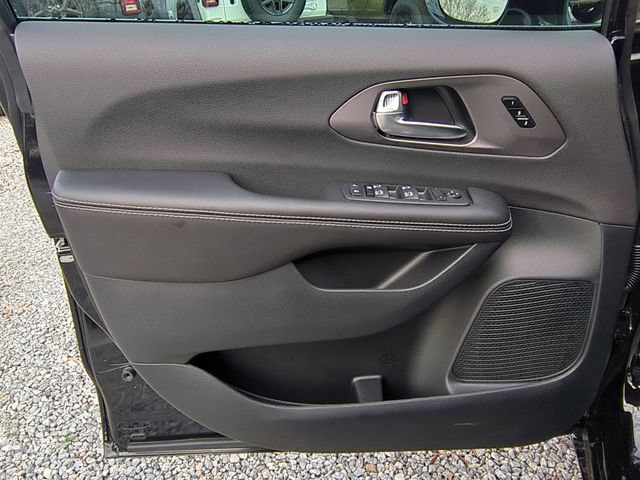 New 2026 Chrysler Pacifica Select FWD image 24