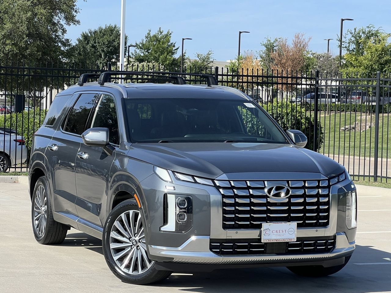 Used 2024 Hyundai Palisade Calligraphy FWD image 2