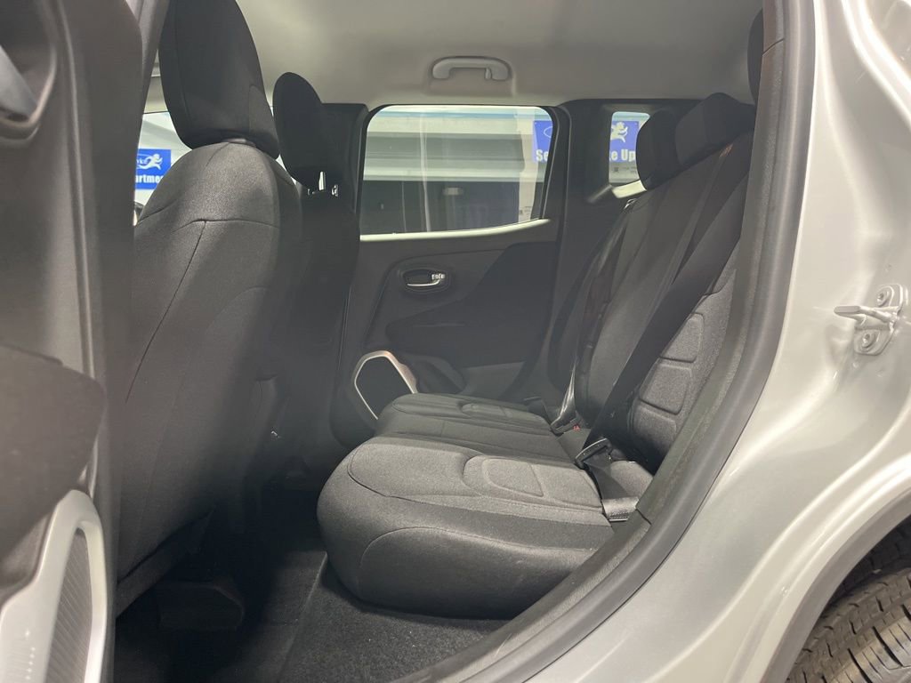 Used 2019 Jeep Renegade Latitude w/ Cold Weather Group image 33