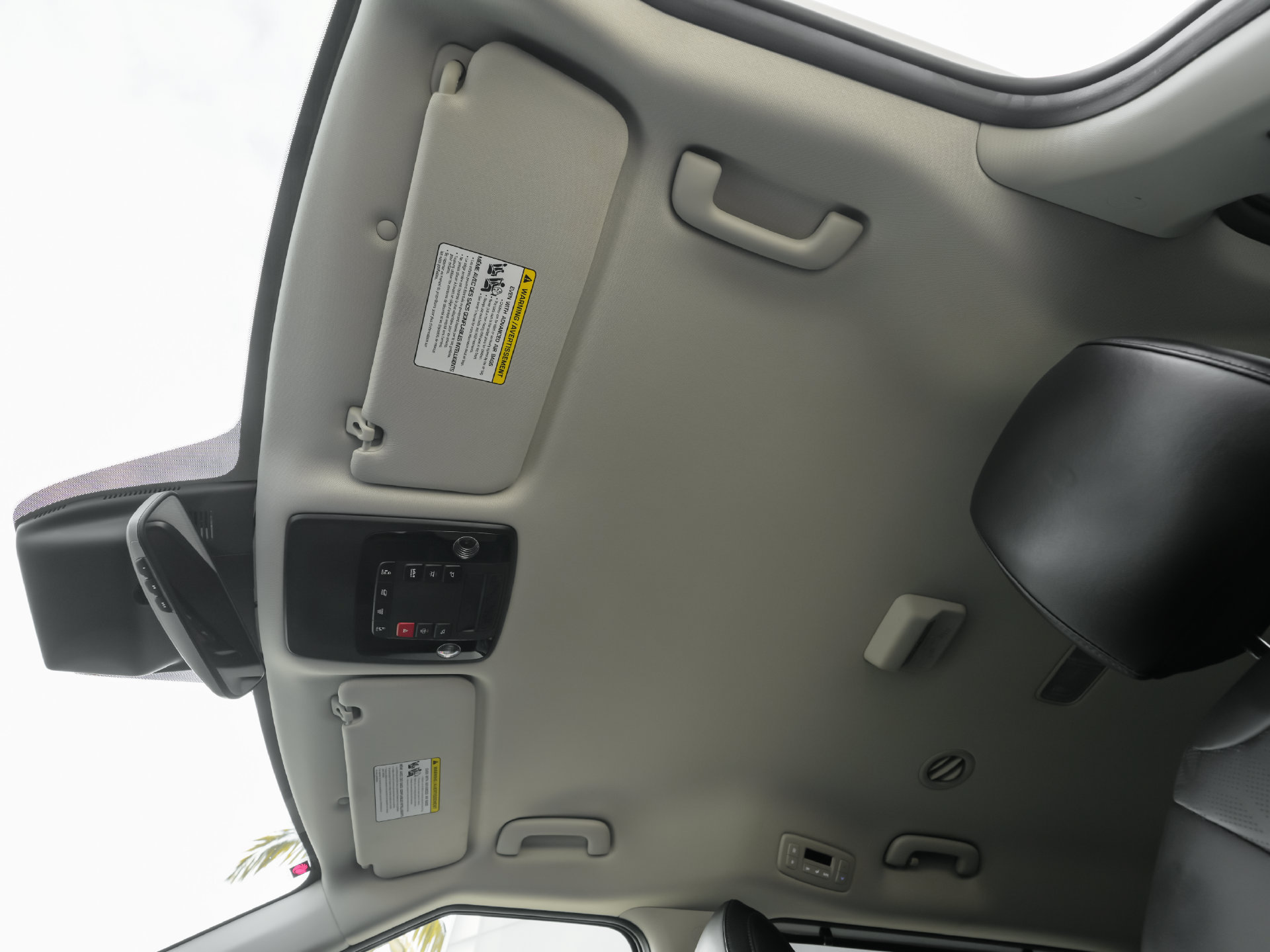 Used 2026 Kia Carnival EX FWD image 23