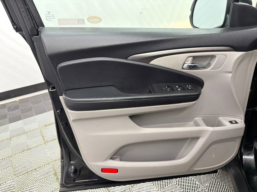 Used 2018 Honda Pilot EX image 11