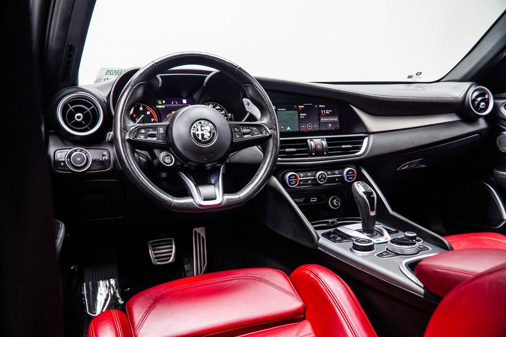 Used 2023 Alfa Romeo Giulia Veloce RWD image 18