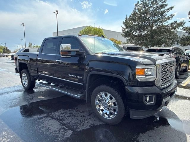 Used 2019 GMC Sierra 2500 Denali w/ Suspension Package, Off-Road AWD/4WD image 1