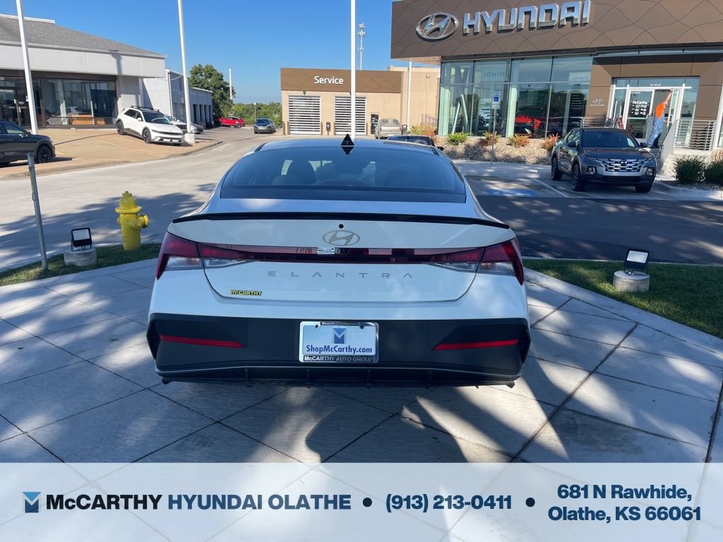 Used 2025 Hyundai Elantra Sport FWD image 13
