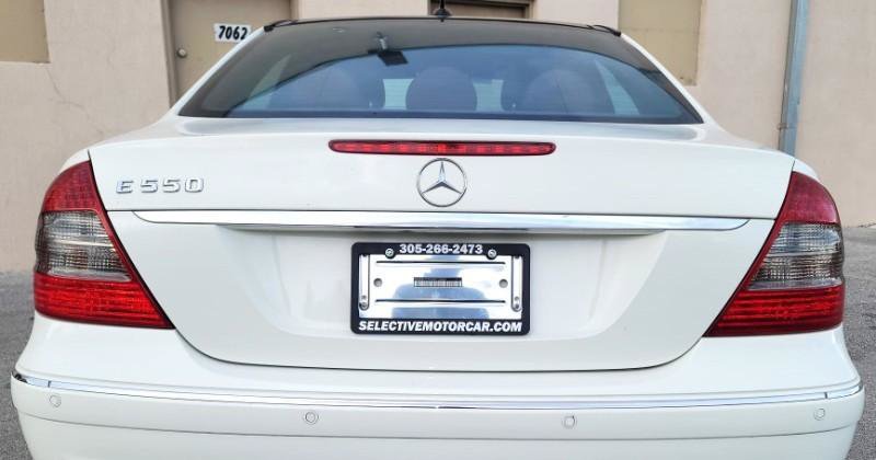 Used 2009 Mercedes-Benz E 550 Sedan image 11