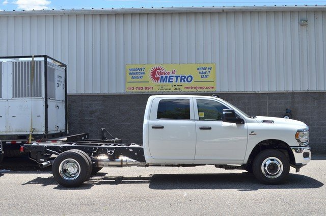 New 2024 RAM 3500 Tradesman w/ Chrome Appearance Group