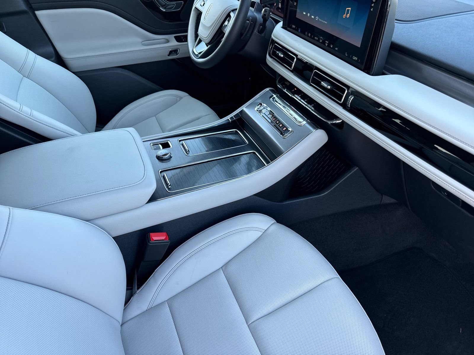 New 2026 Lincoln Aviator 2WD image 16