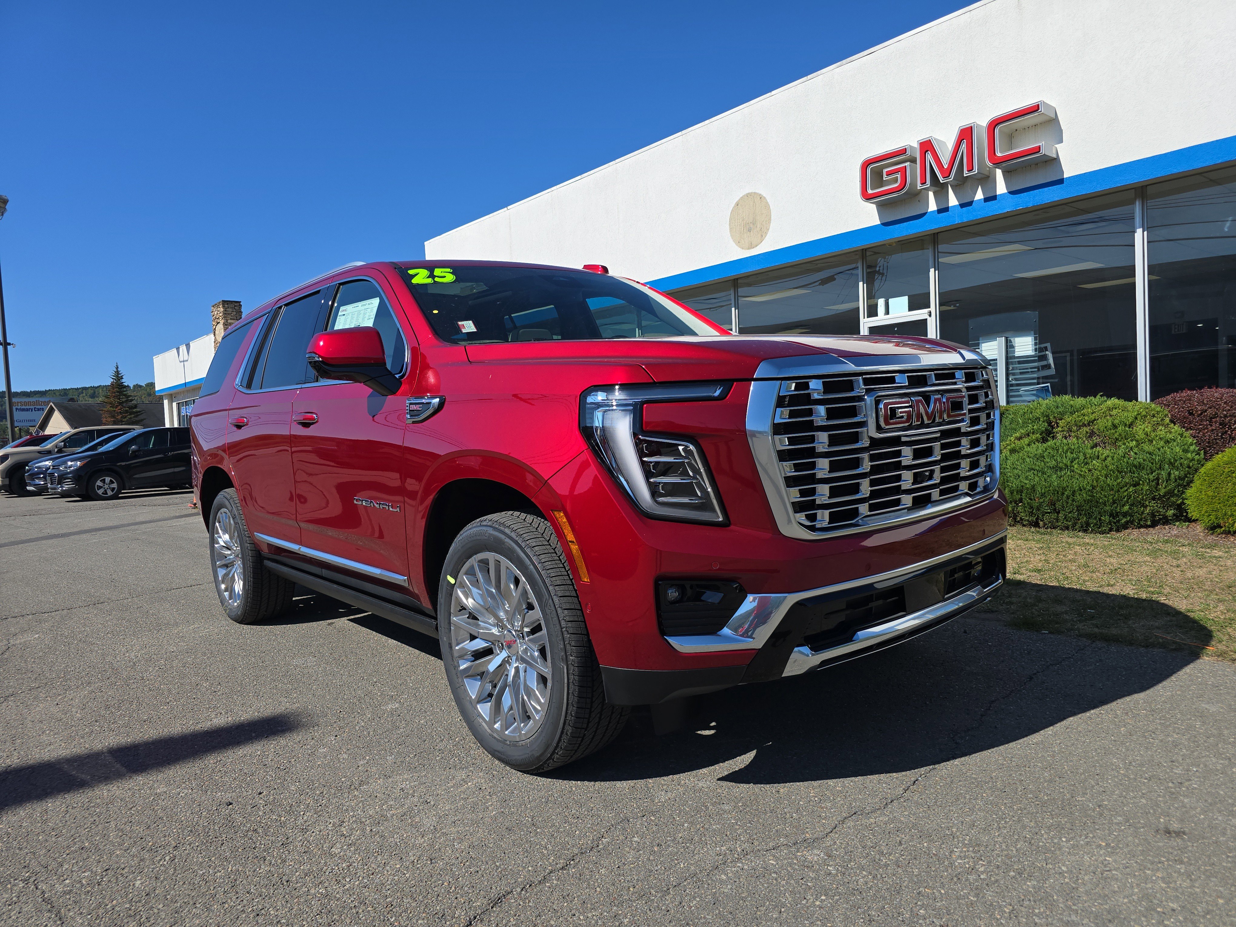 New 2025 GMC Yukon Denali w/ Sun & Power Step Package