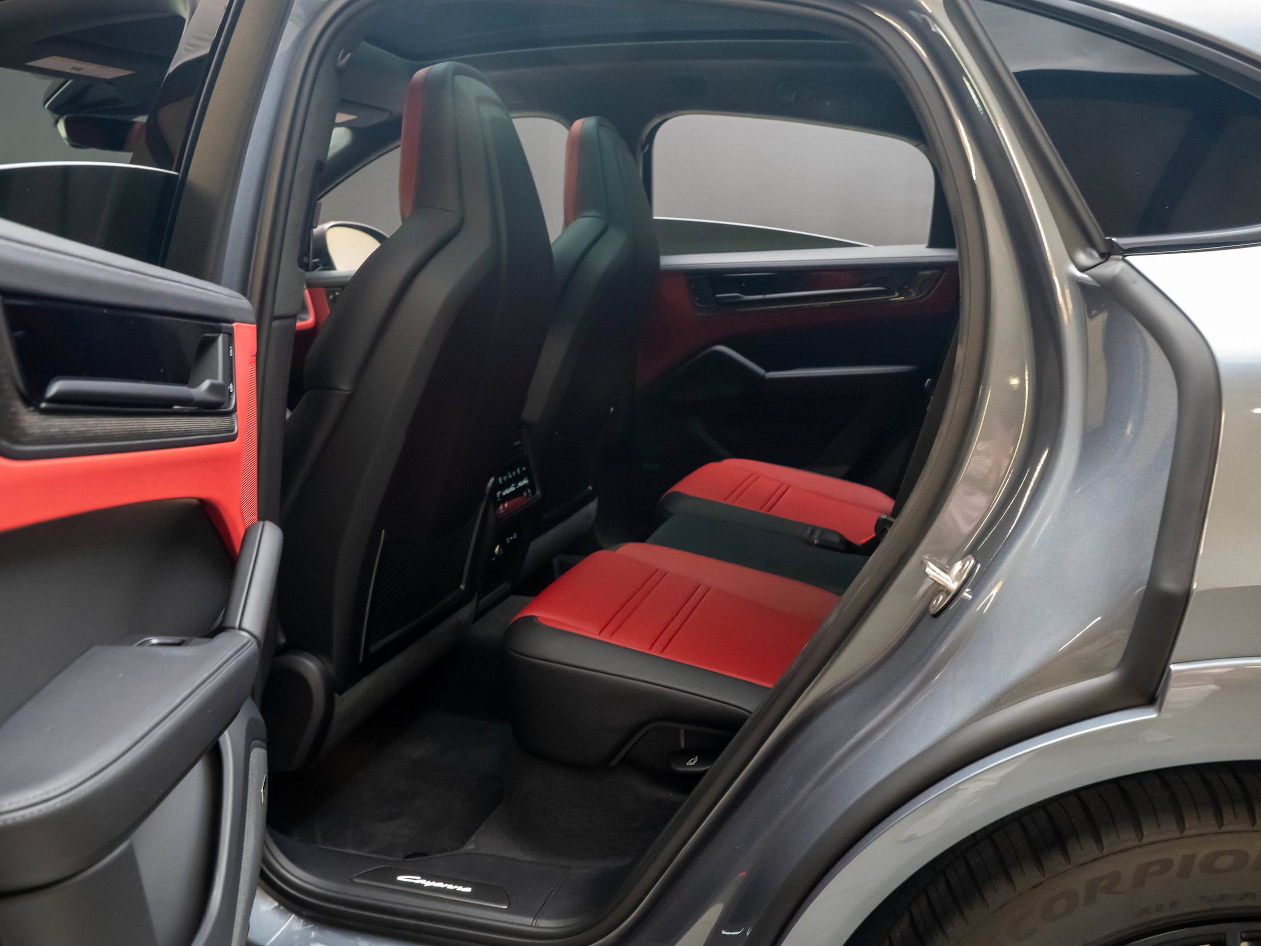 Certified 2026 Porsche Cayenne GTS AWD/4WD image 37