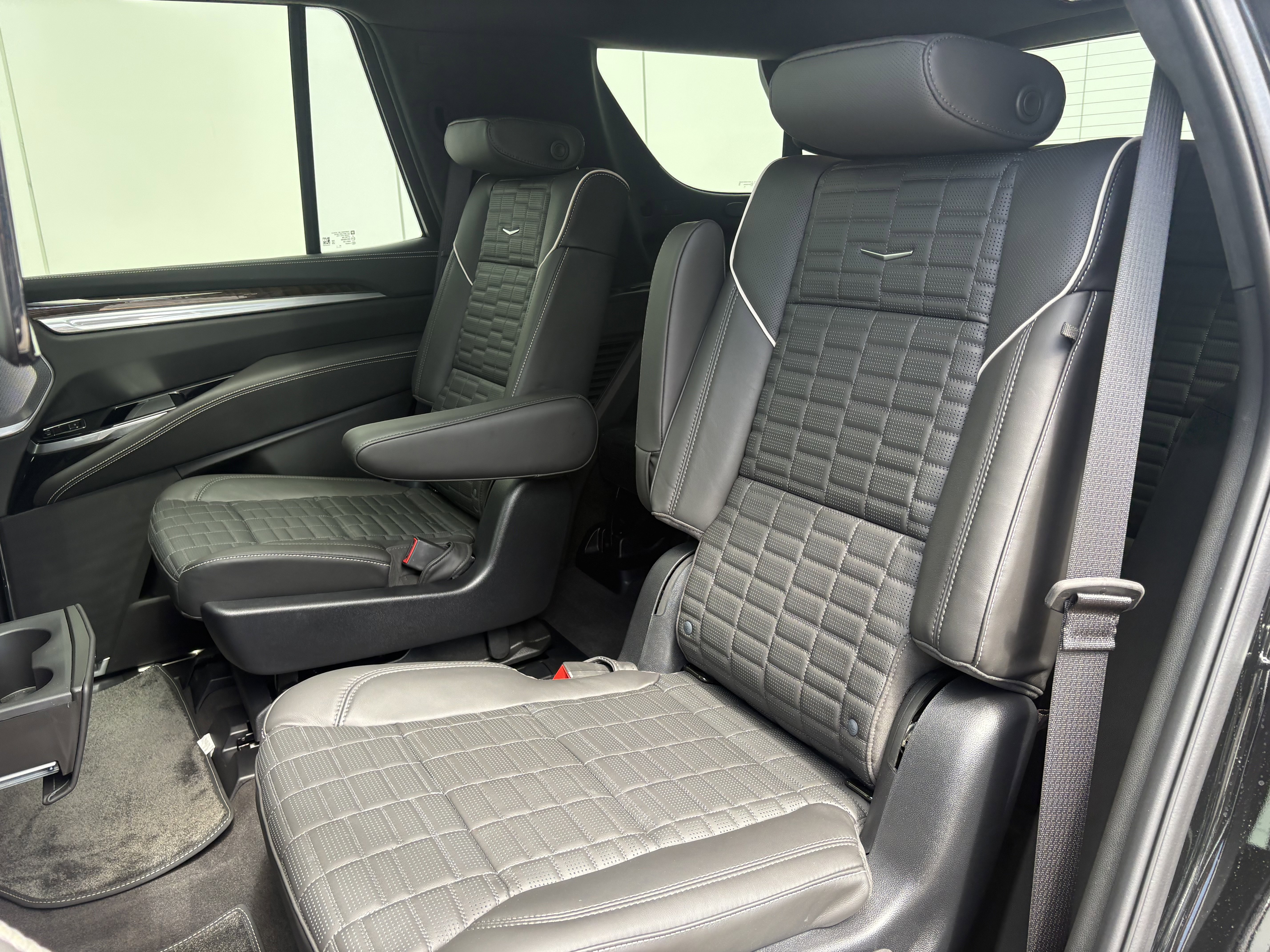 Certified 2025 Cadillac Escalade Premium Luxury Platinum AWD/4WD image 13