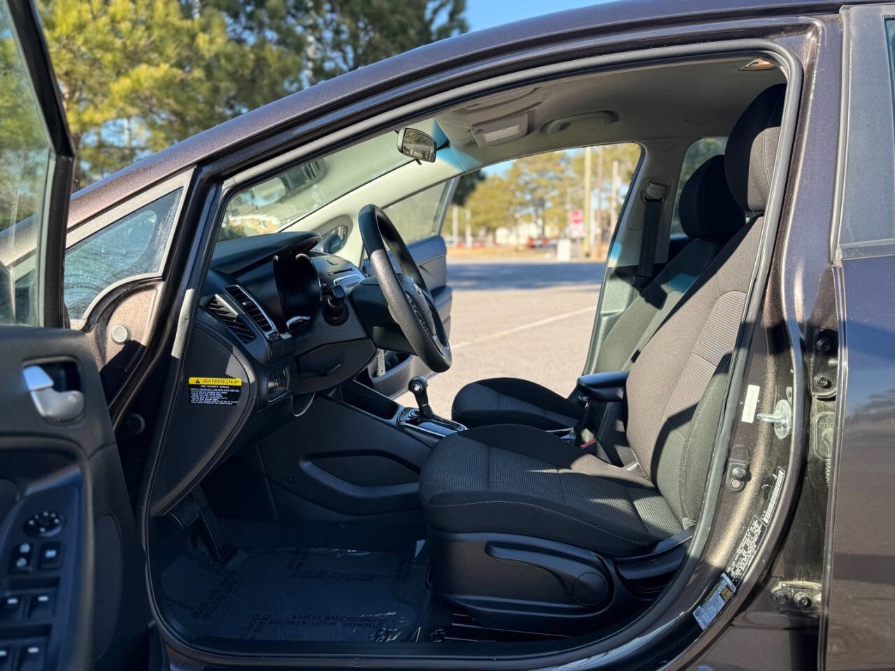 Used 2018 Kia Forte LX image 12