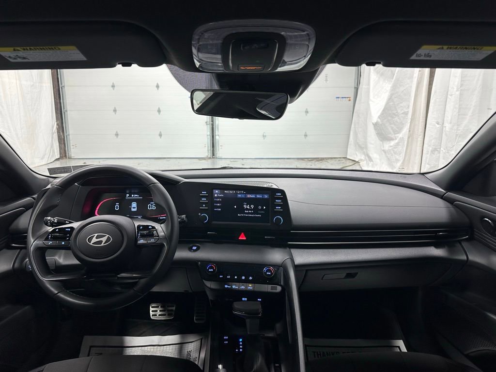 Used 2025 Hyundai Elantra Sport image 36