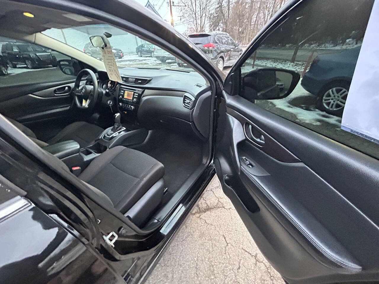 Used 2018 Nissan Rogue Sport S image 9