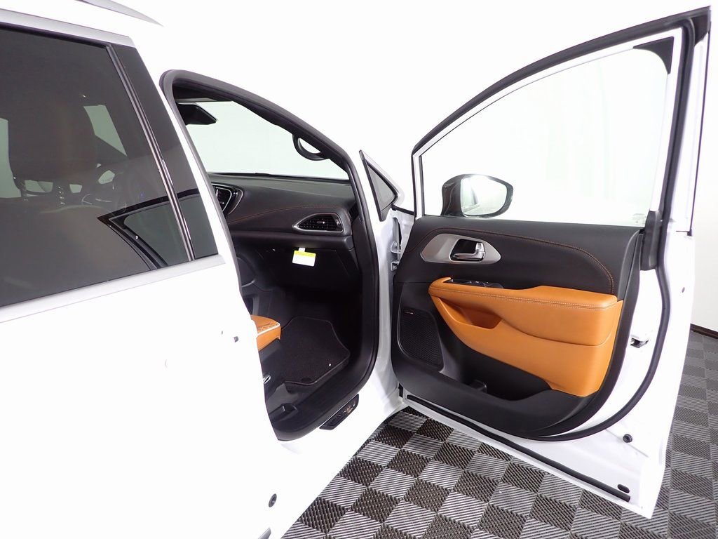 New 2026 Chrysler Pacifica Pinnacle image 38