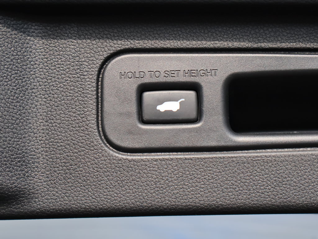 Certified 2025 Honda Pilot Black Edition image 17