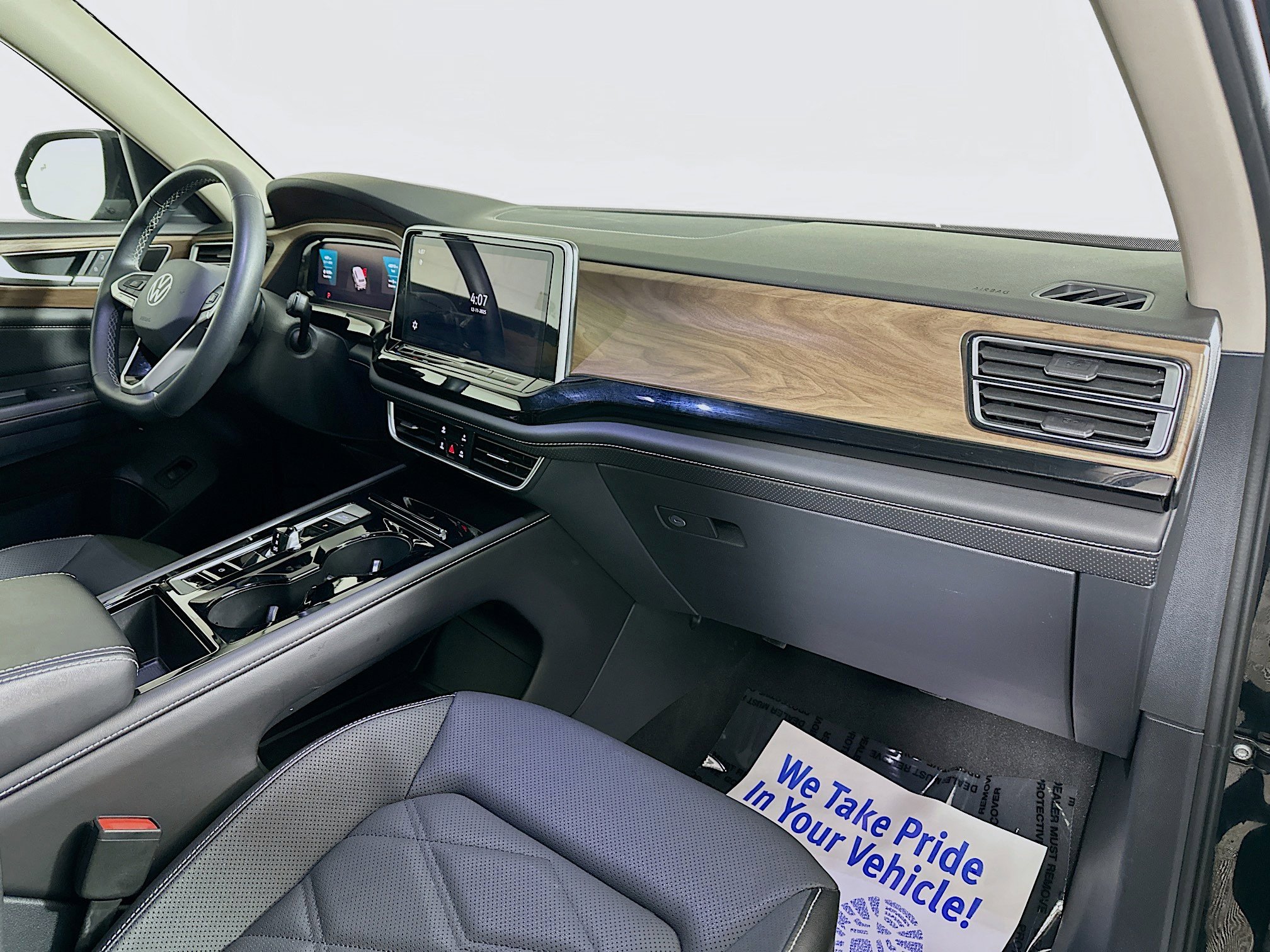 Used 2024 Volkswagen Atlas SE image 28