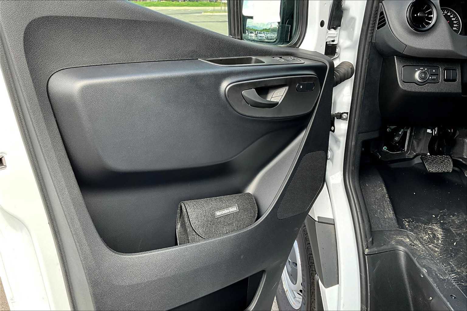 Used 2025 Mercedes-Benz Sprinter 2500 image 11