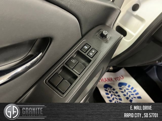 Used 2024 Nissan Frontier SV image 11